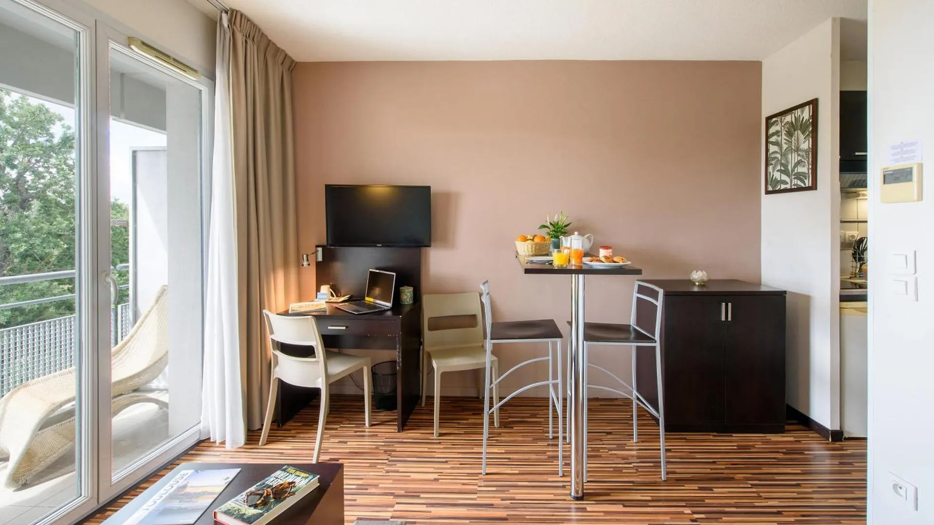 Clarion Aparthotel Toulouse Le Parc De L'Escale 4*,  France