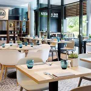 Hotel Courtyard By Marriott Airport